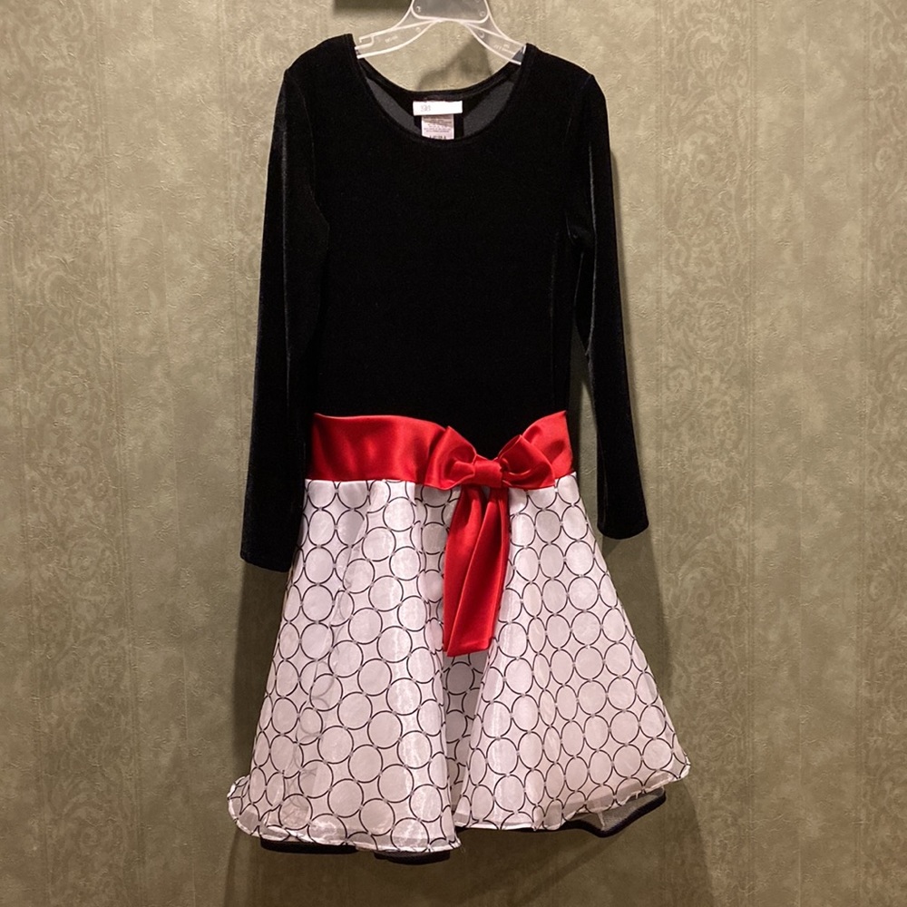 Girls holiday dress: Black velvet top, sparkly skirt w red bow by Bonnie Jean. 8